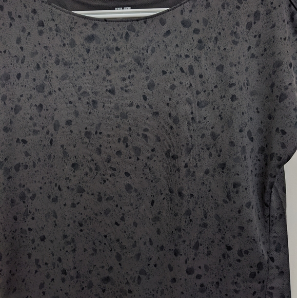 UNIQLO women's black t-shirt - Picture 2 of 4